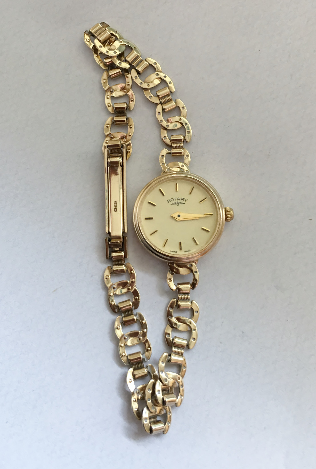 Elegant Ladies Gold Bracelet Watch